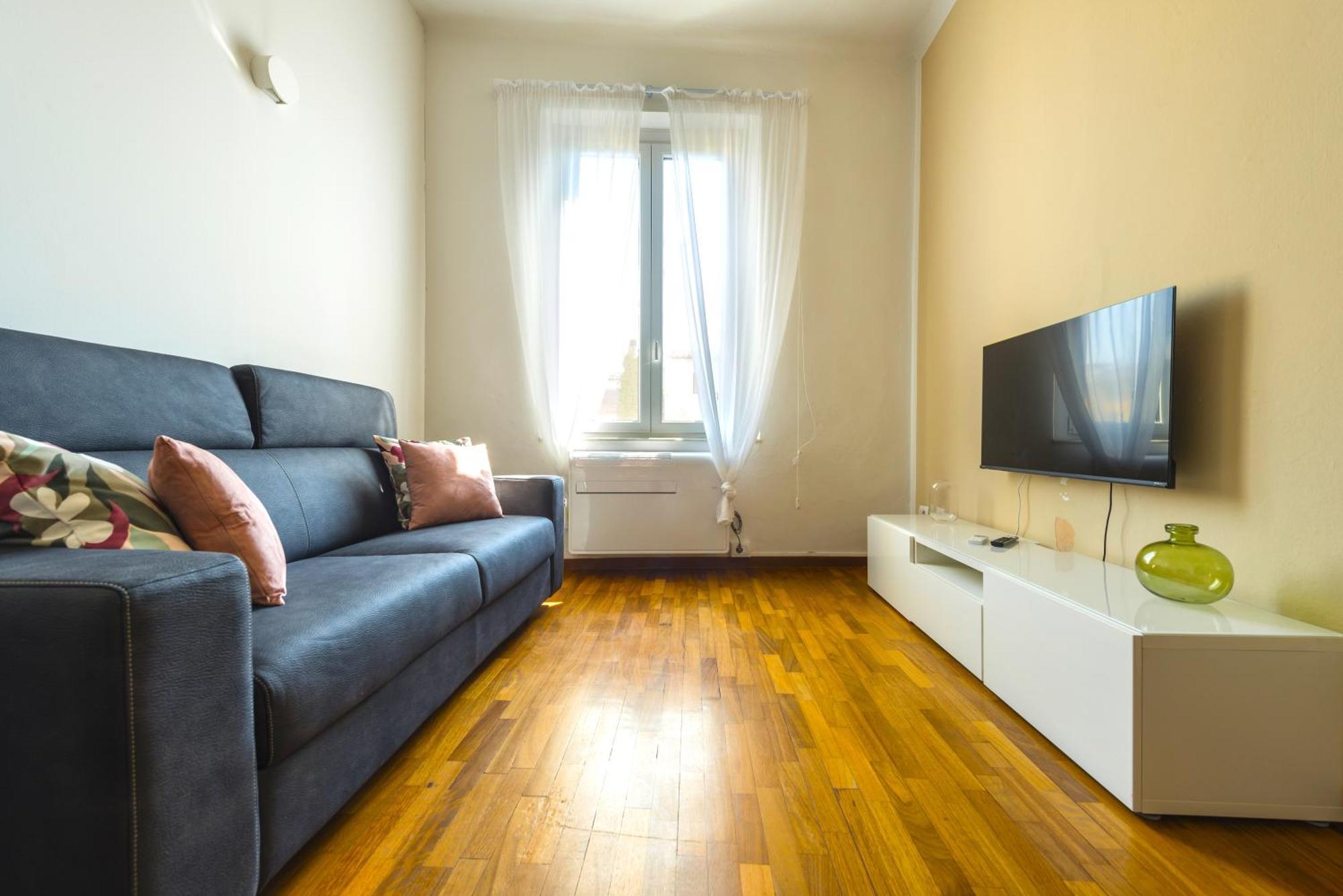 Hostly-suite Le Maioliche-near The Tower Apartment